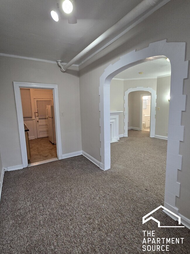 Building Photo - 1808 W Farwell Ave
