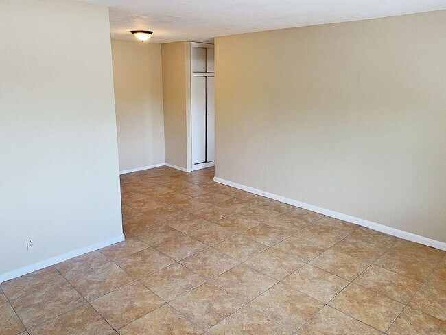 Foto del edificio - 3741 SW 1st St - 7