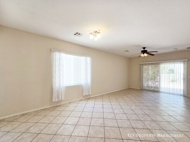 Foto del edificio - 2316 Peaceful Moon St