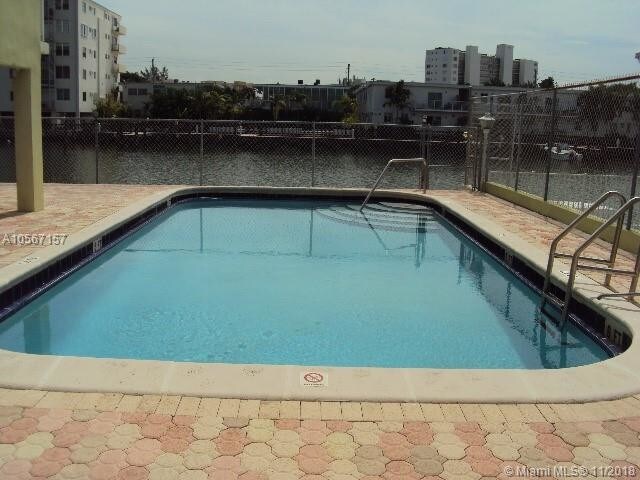 Building Photo - 8001 Crespi Blvd