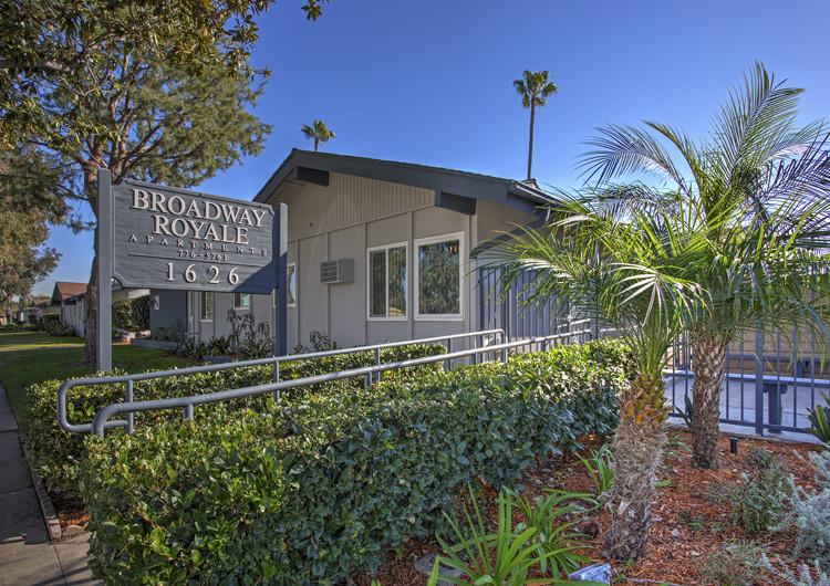 Broadway Royale Apartments Photo