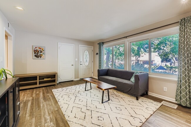 Foto del edificio - 7244 Knox Ave S