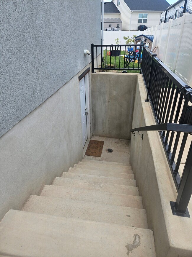 Foto del edificio - 913 N 260 W