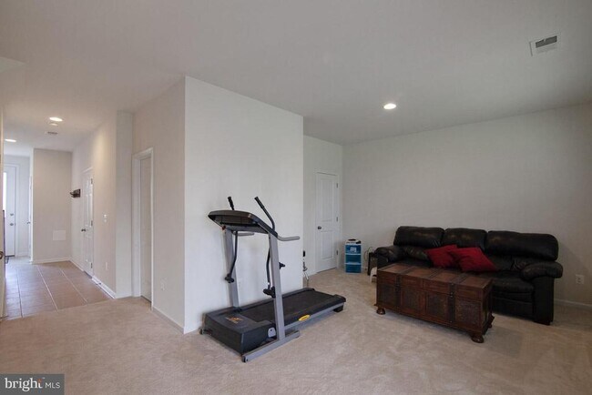 Building Photo - 136 Solara Dr