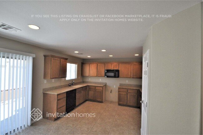 Building Photo - 8271 Amphora St