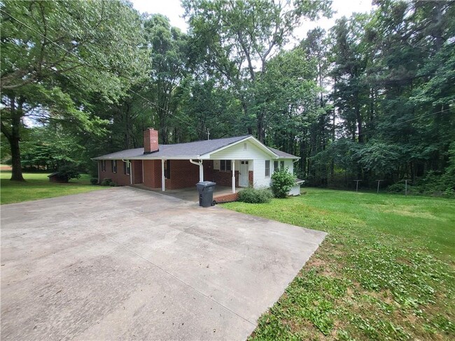Foto del edificio - 6707 Campground Rd