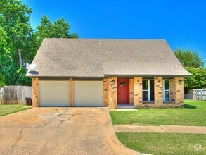 Building Photo - 1717 Camelot Dr