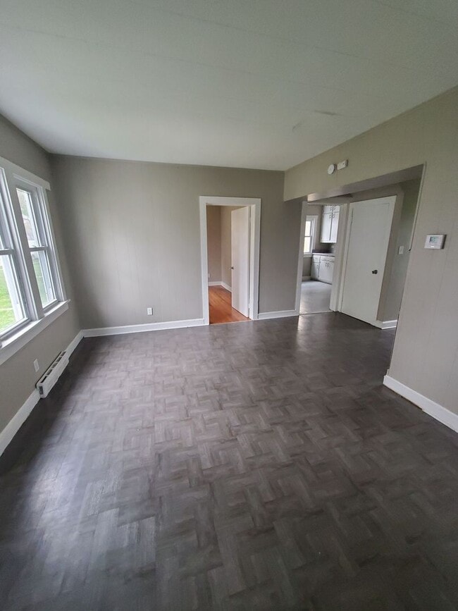 Building Photo - 3 Bedroom Single Family
