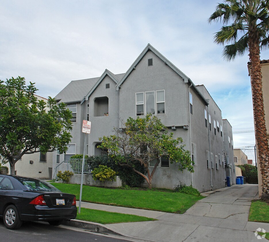 Foto del edificio - 330-332 N Stanley Ave