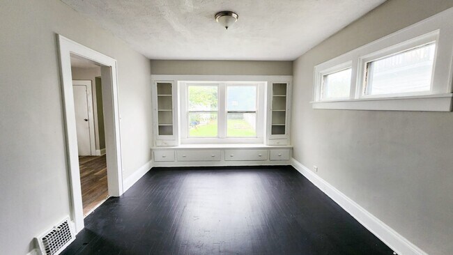 Foto del edificio - Move in ready!