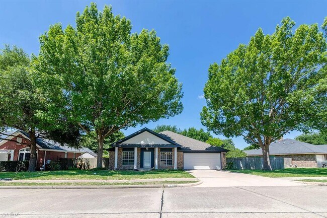 Foto del edificio - 6707 Carisbrooke Ln