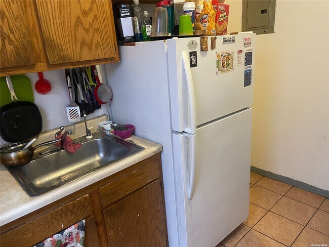 Foto del edificio - 100-18-100-37 37th Ave