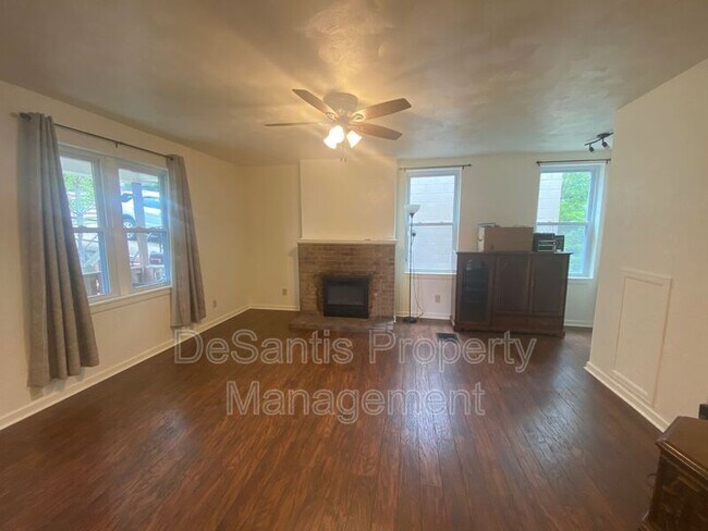 Foto del edificio - 221 E Willock Rd