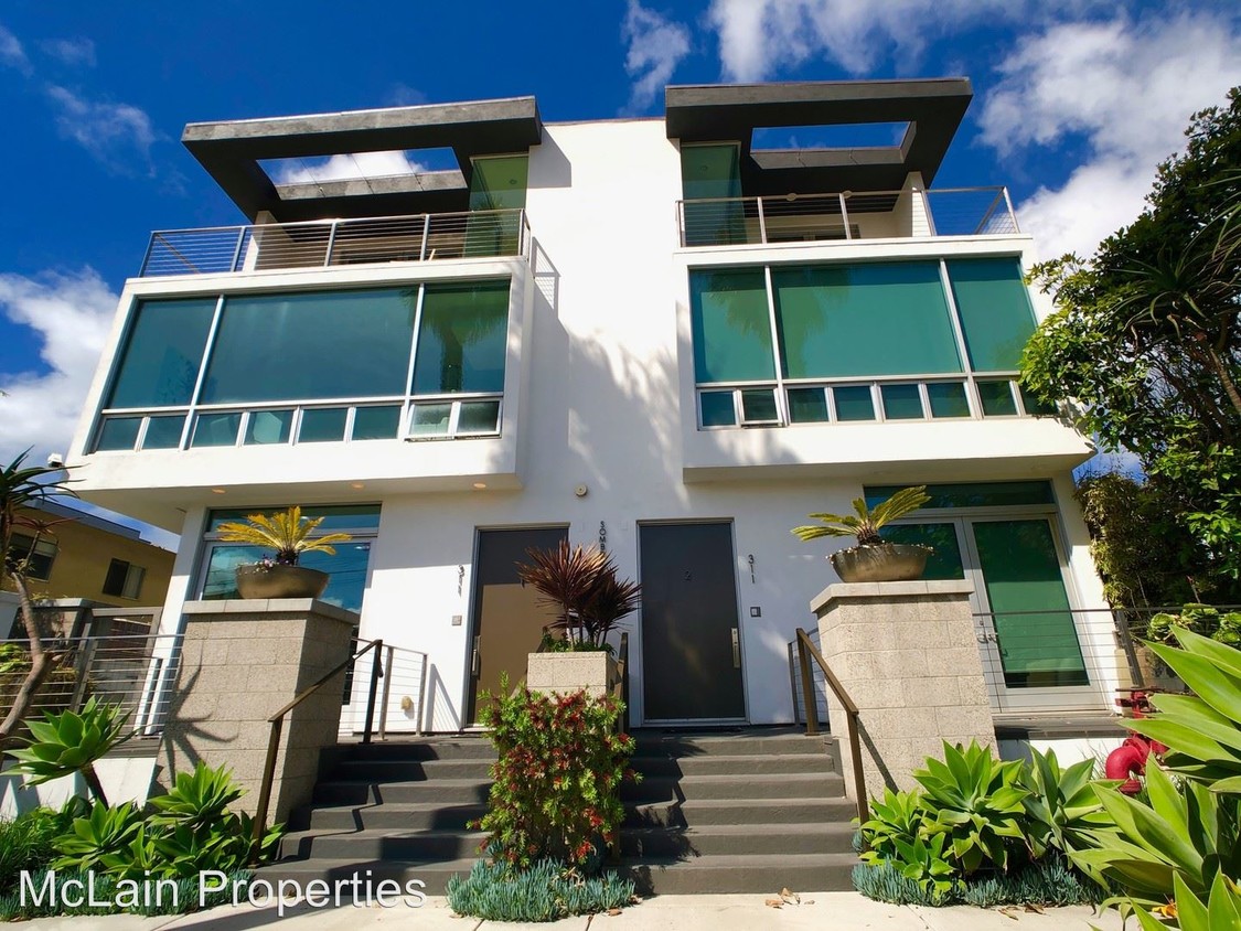 Primary Photo - 2 br, 2.5 bath House - 311 S Myers #1