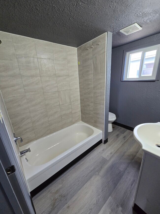 Foto del edificio - 1320 E Ash St