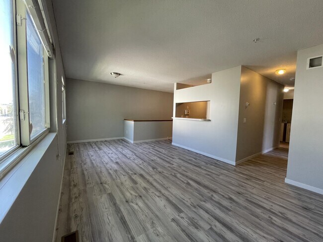 Building Photo - 9117 Scarlet Globe Dr