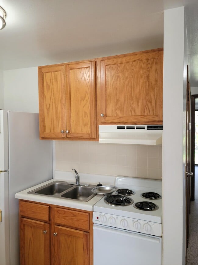 Building Photo - 24 Village Ct