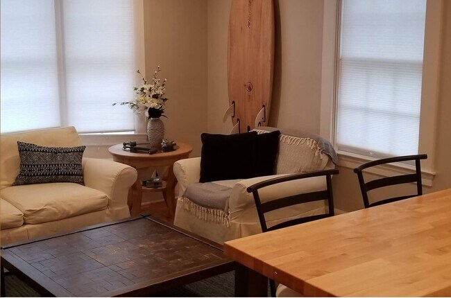 kiitchen /family room open plan - 211 Elm St