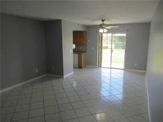 Photo - 2000 Locust Berry Dr (Kissimmee, FL) House
