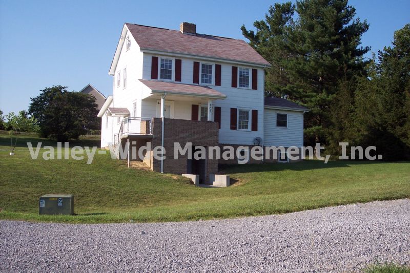 Primary Photo - 105 Almetta Ave