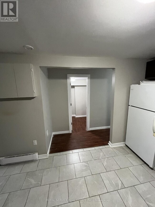 Building Photo - 391 Margaret St