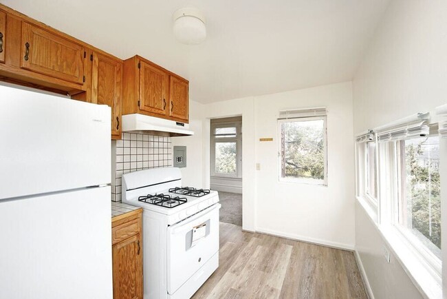 Building Photo - 2316 Buena Vista Ave #3 - 1 bedroom | 1 ba...