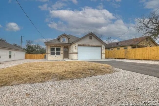 Building Photo - Charming 3BR House in Spring Branch