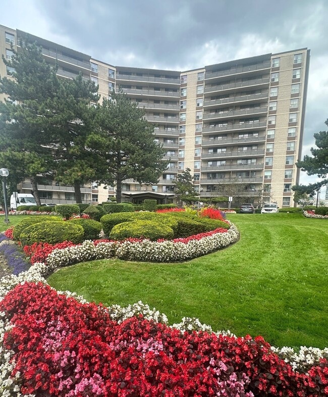 Building Photo - Royal Hill