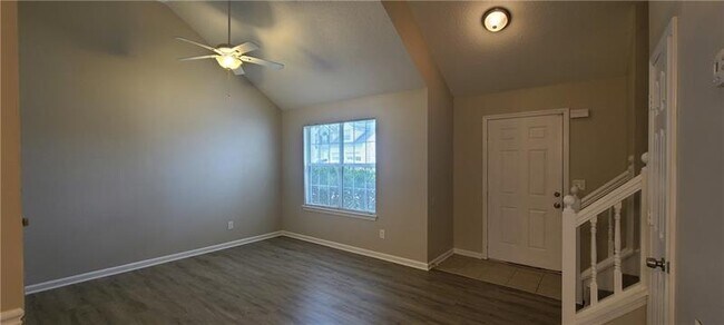 Building Photo - 2214 Hidden Creek Dr