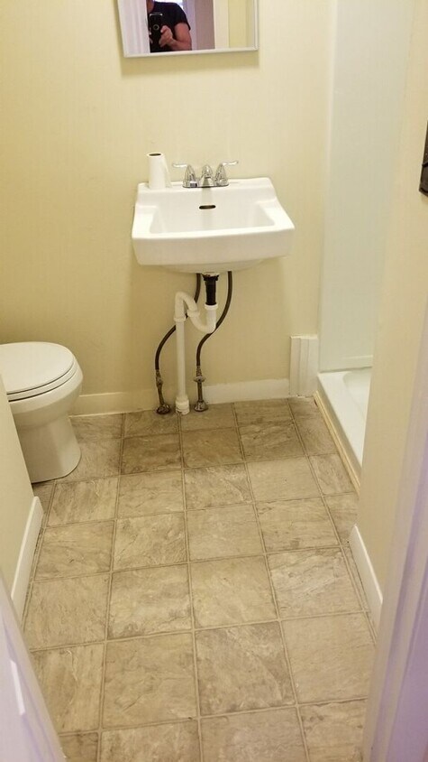Foto principal - Bright & Updated 2-Bedroom, 2-Bath Apartment