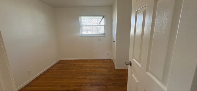 Building Photo - 10748 Spring Garden Dr