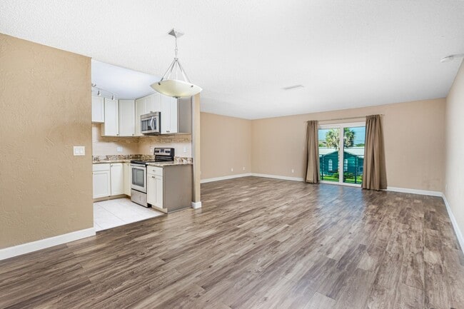 Photo - 2 Bedroom, 2 Bath with 2nd Floor Ocean Views! Apartment