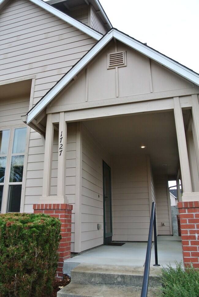 Foto del edificio - Corvallis Comfort & Convenience: Spacious 3-bedroom, 2.5 bath  Townhome