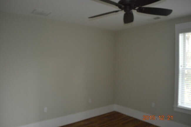 Building Photo - Downtown Living in The Heart of The Promen...