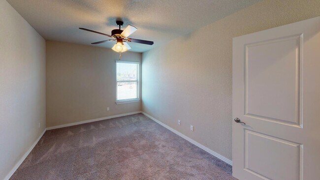 Building Photo - 3 Bedroom Townhome for Rent in Rogers! Sav...