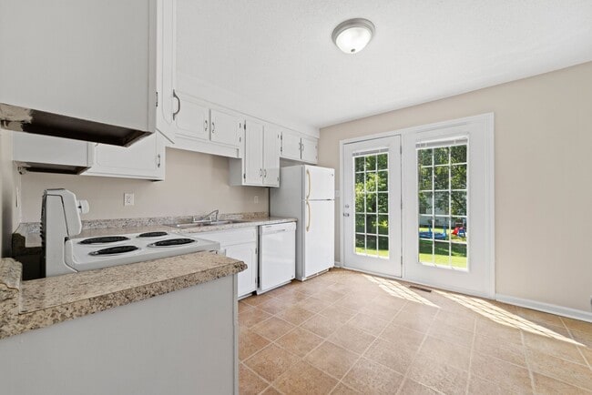 Building Photo - 1487 Nichols Dr