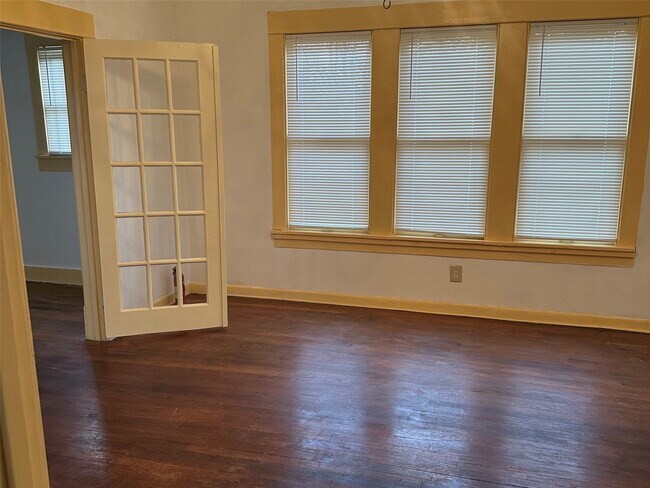 Foto del edificio - 4621 Davenport St