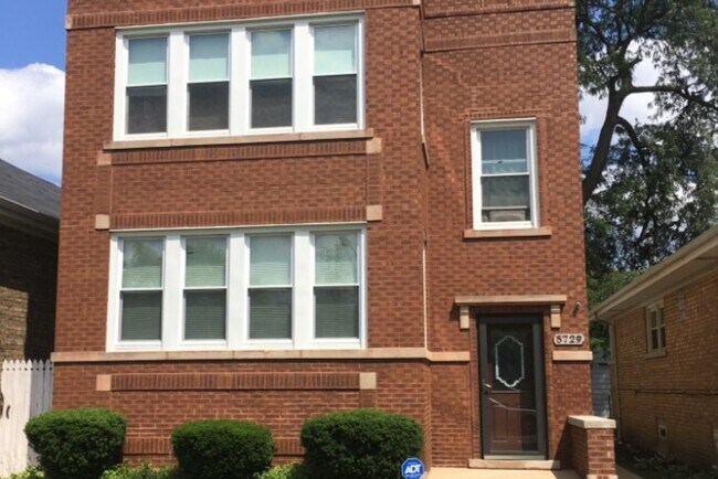 Foto del edificio - 5729 N Mulligan Ave