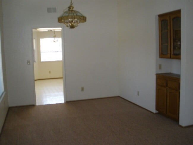 Foto del edificio - 700 Rambleton Dr