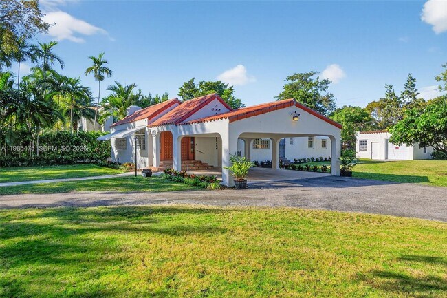 Foto del edificio - 1305 Alhambra Cir