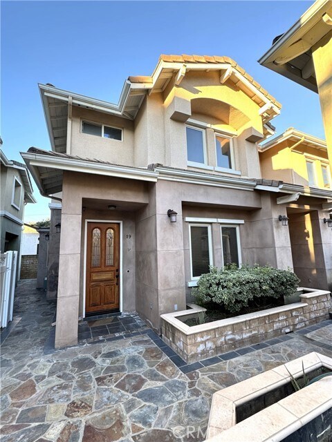 Building Photo - 88 N Roosevelt Ave