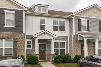 Building Photo - 1730 Frodo Wy