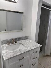 Building Photo - 826 SW 12th Ct