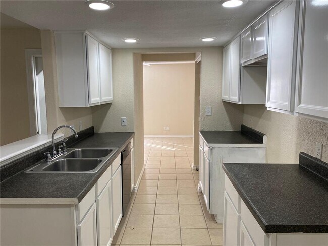 Building Photo - 101 E Hospital Dr