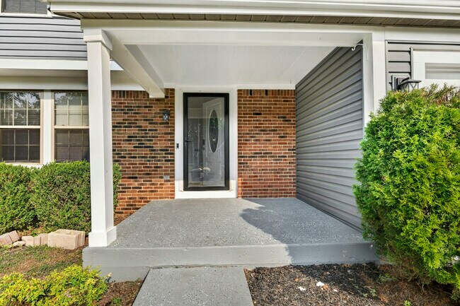Building Photo - 8472 Kingsley Dr