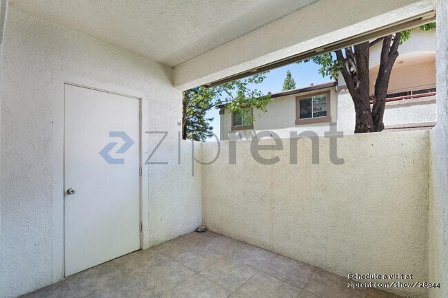 Foto del edificio - 8020 Walerga Rd