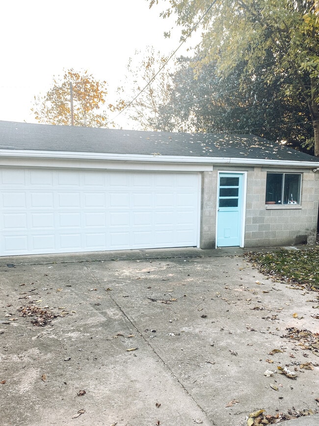 Building Photo - 1117 Rammers Ave