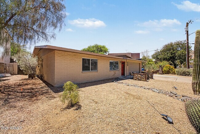 Building Photo - 29 E Foothill Dr