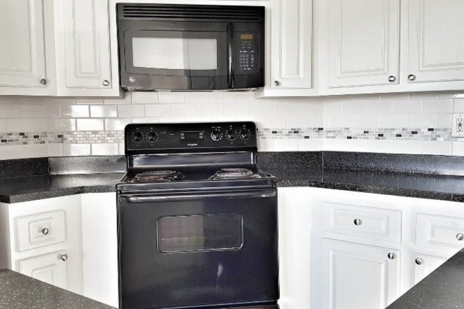 Kitchen - 9845 Seminole Blvd