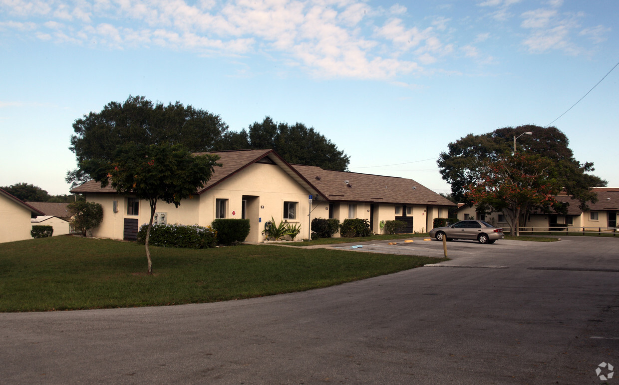 Primary Photo - Lake Wales Villas